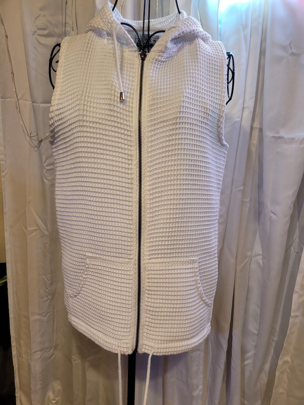 KEREN hart White Hooded Waffle Knit Sleeveless Zip Vest